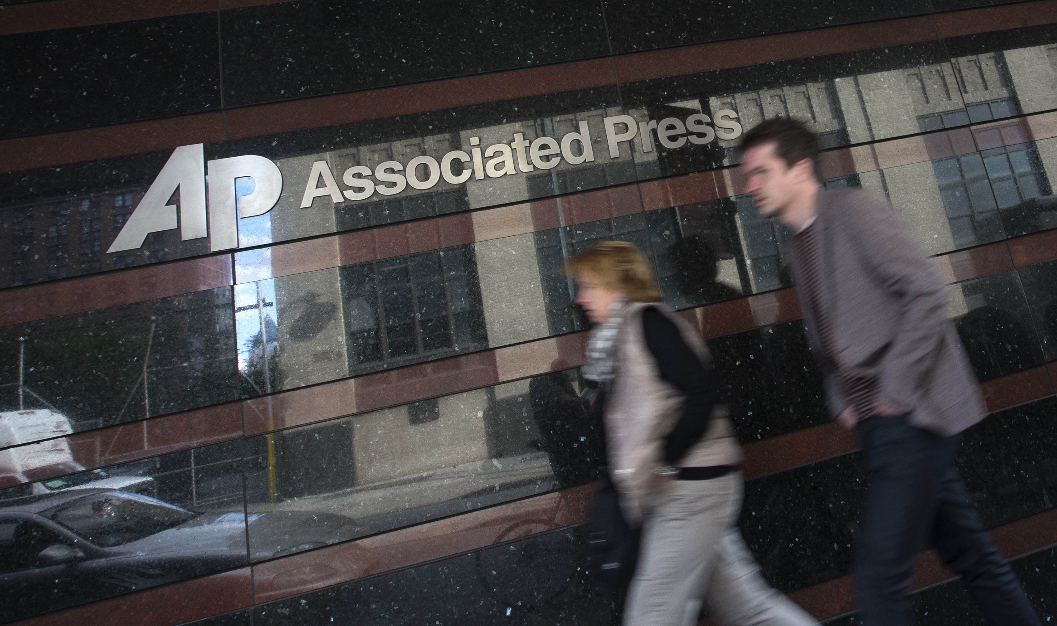 Μέγα σκάνδαλο! Associated Press: Η κυβέρνηση μας παρακολουθεί