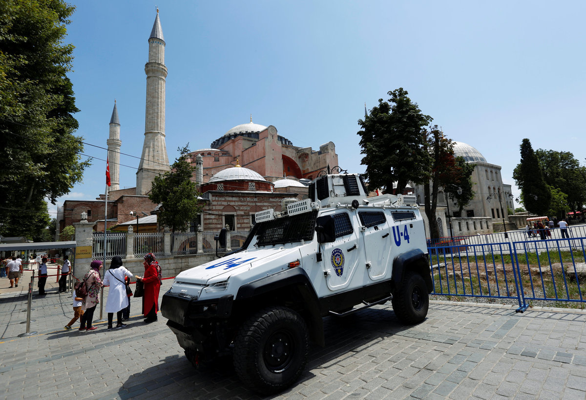 Σε πανικό η Κωνσταντινούπολη μετά την απόφαση των Γάλλων