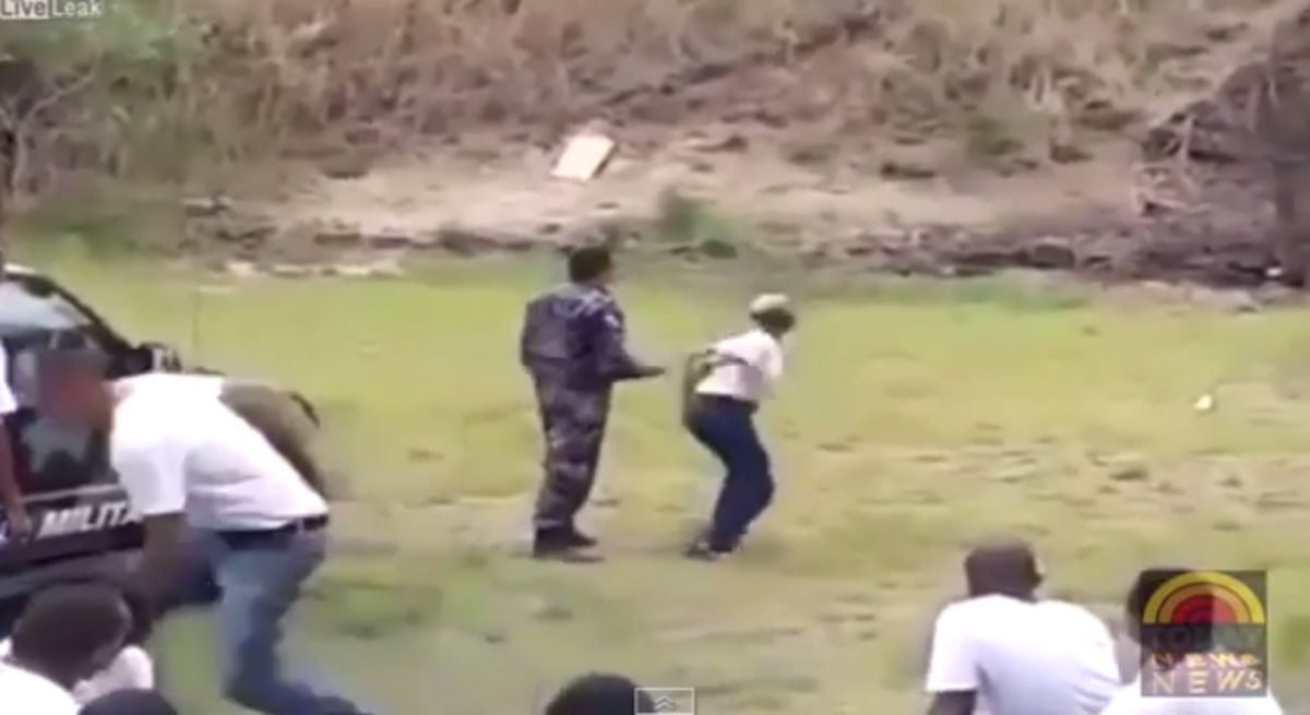 Βραζιλιάνα αστυνομικίνα πετά χειροβομβίδα και σπέρνει…πανικό! ΒΙΝΤΕΟ