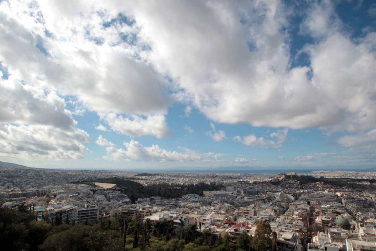 Καιρός: Συννεφιά… παντού και σποραδικές βροχές