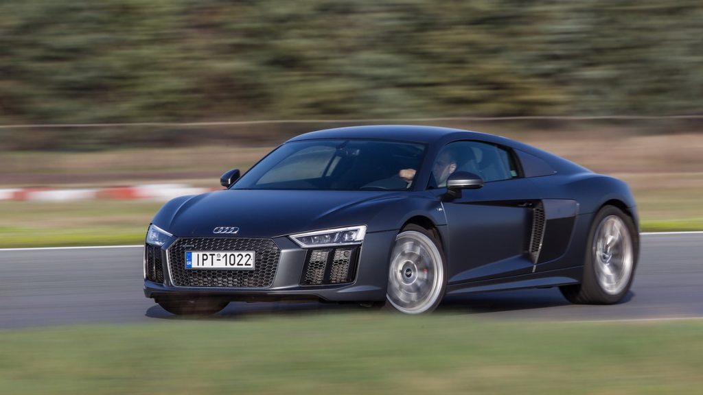 Δοκιμάζουμε στην πίστα των Σερρών το Audi R8 των 540 ίππων και €250.000