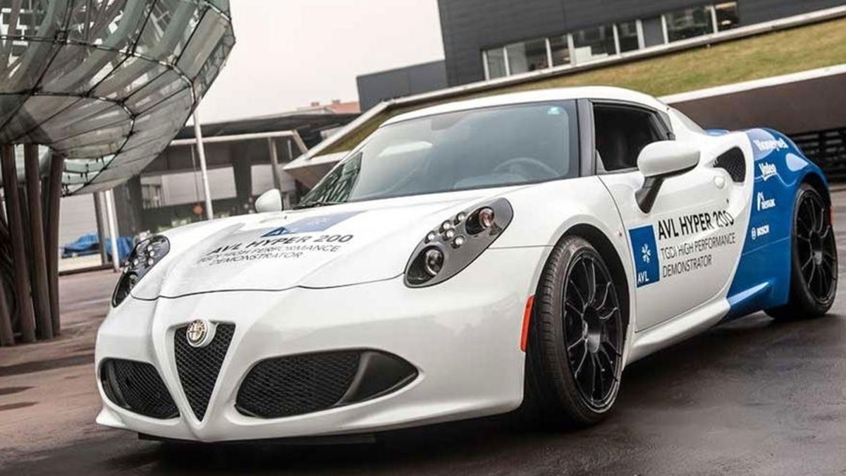 Πύραυλος εδάφους εδάφους: Μια Alfa Romeo 4C με τα διπλά άλογα!