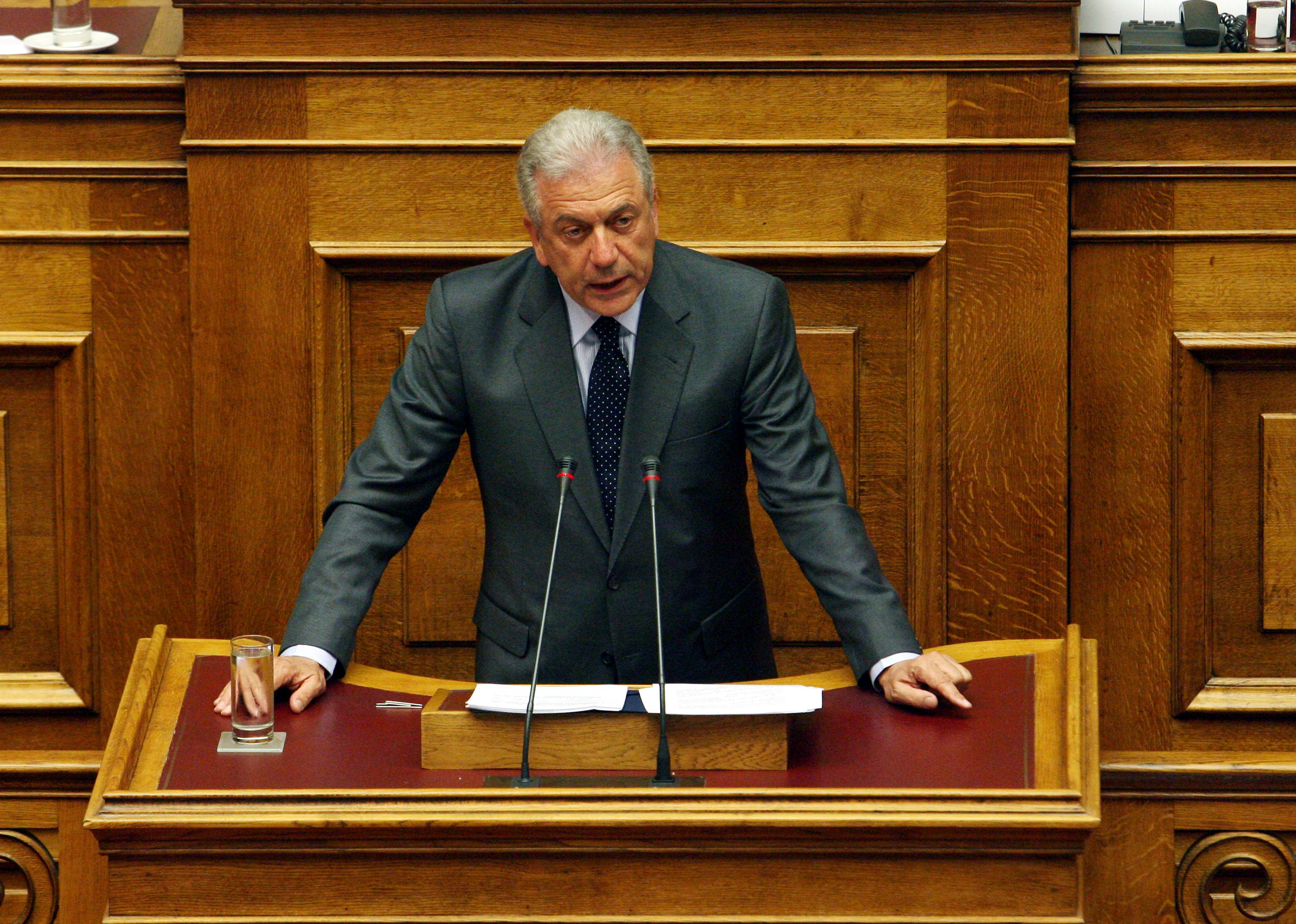 Αβραμόπουλος: Το θέμα των Γερμανικών αποζημιώσεων άνοιξε για να κλείσει! – Τσίπρας: Να πάρει θέση ο πρωθυπουργός
