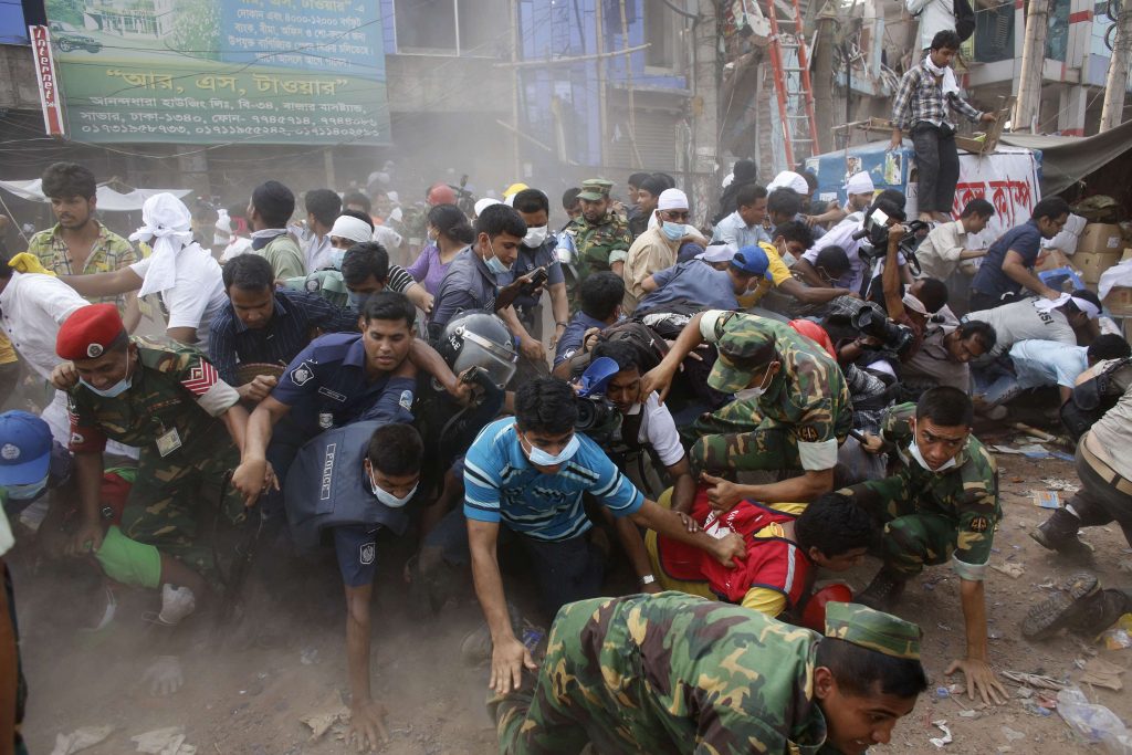 Μπαγκλαντές: Ποδοπατήθηκαν από το φόβο τους! Συγκλονιστικές ΦΩΤΟ