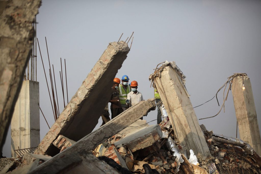Μπαγκλαντές: Δεν μπορούσε σε “σηκώσει” βιοτεχνίες το κτίριο που κατέρρευσε