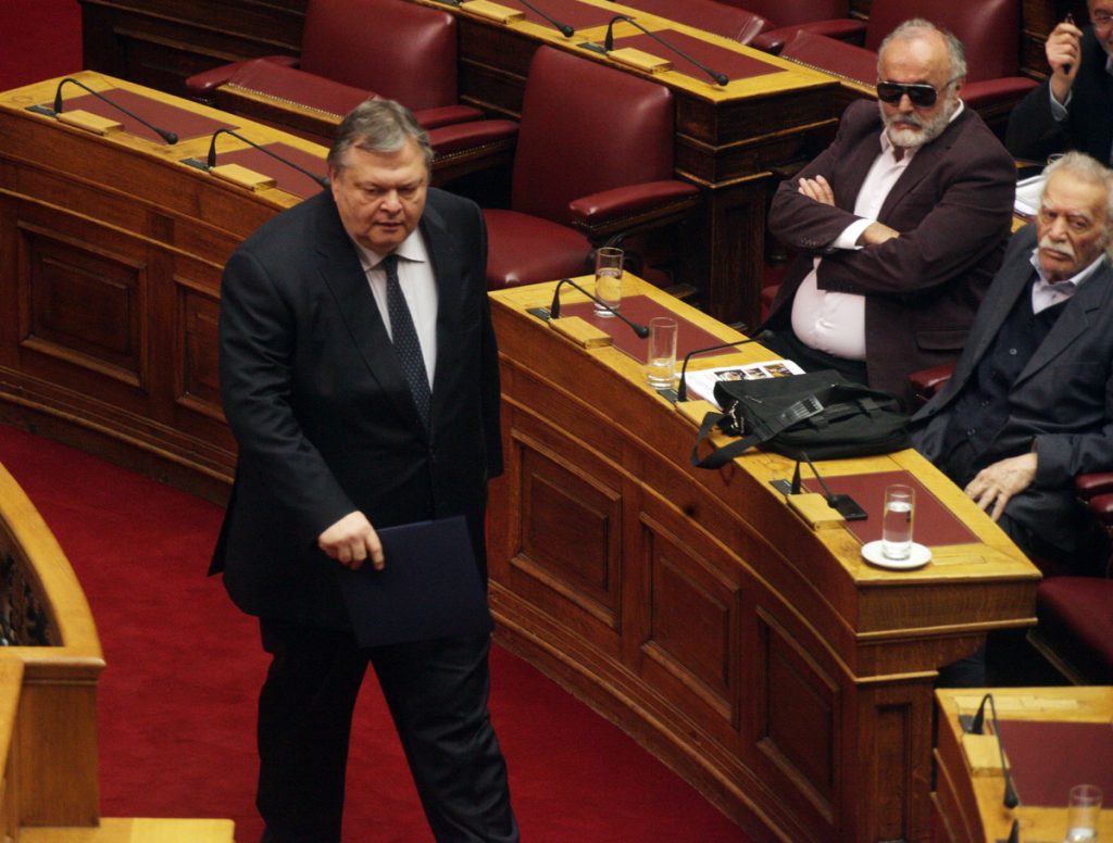 Καρχιμάκης: Άκουσα τον Βενιζέλο να λέει στον Κουρουμπλή να ψηφίσει το μεσοπρόθεσμο και μετά να πάρουν το κόμμα από τον Παπανδρέου!