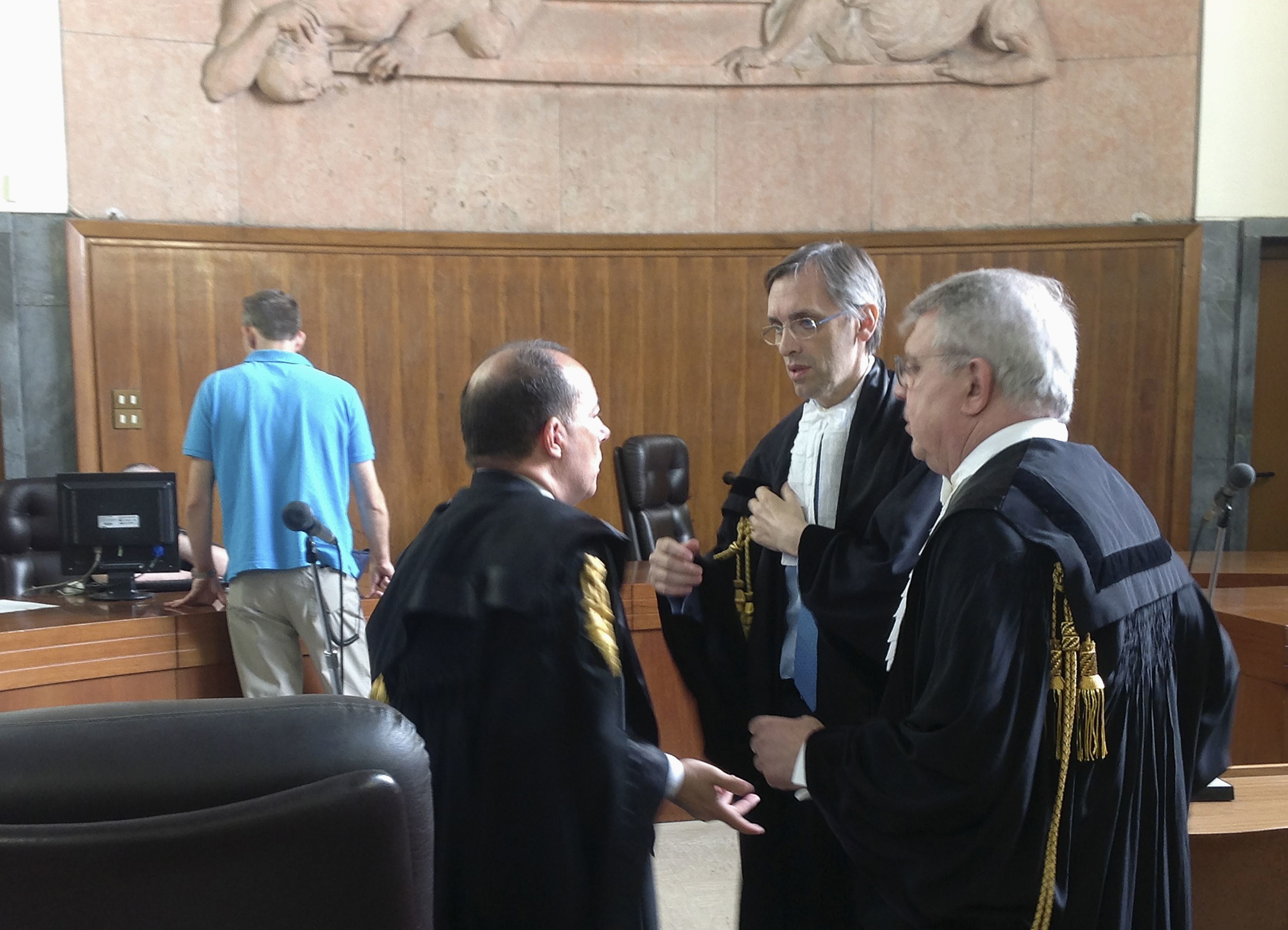Έντονες αντιδράσεις μετά την αποπομπή Μπερλουσκόνι από τη Βουλή – “Είναι αδικία”, λέει ο εκπρόσωπός του
