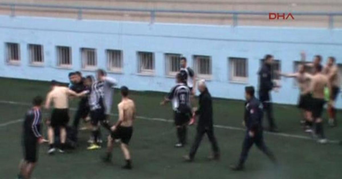 Ποδοσφαιριστές δέρνουν αστυνομικούς στη Τουρκία! ΒΙΝΤΕΟ