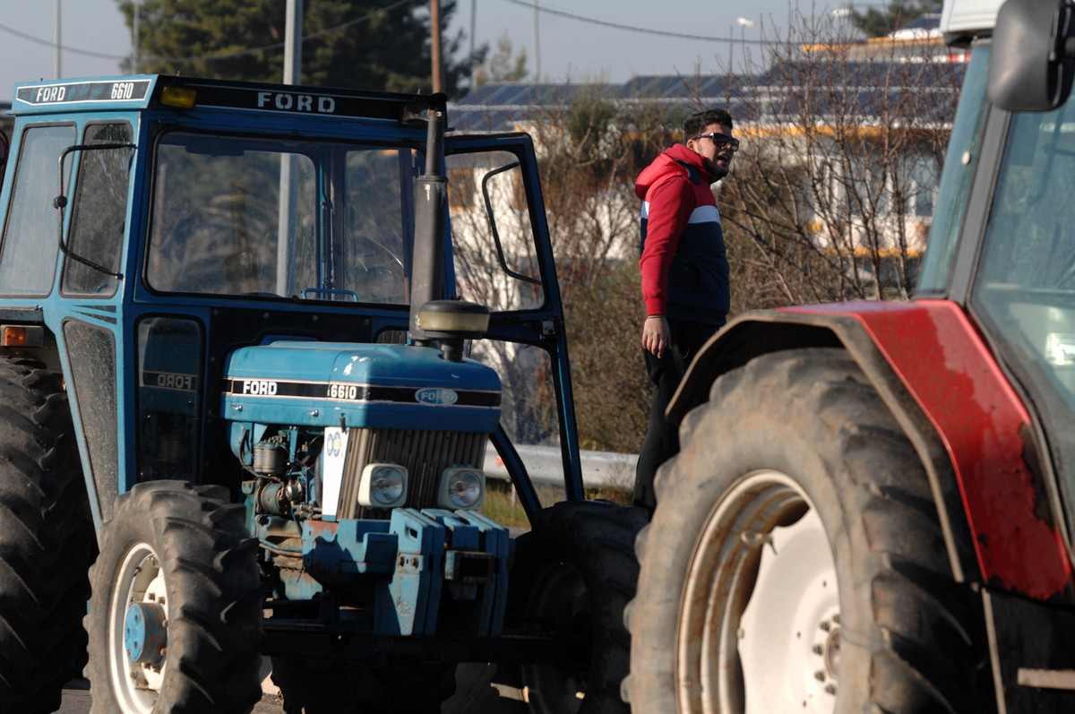 Μπλόκα αγροτών – Κρήτη: Τους κόμβους Αρχανών και Αγίου Σώζοντα απέκλεισαν οι αγρότες