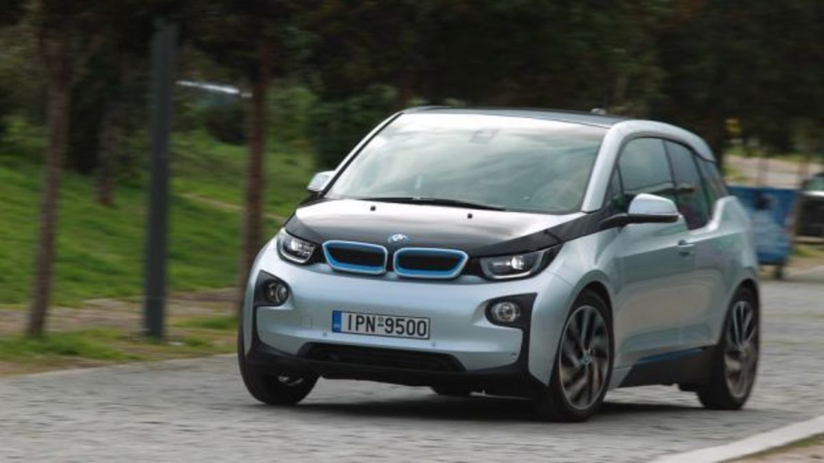 Τι ειρωνεία! Η BMW ανακαλεί το ηλεκτρικό i3 λόγω αναθυμιάσεων βενζίνης!