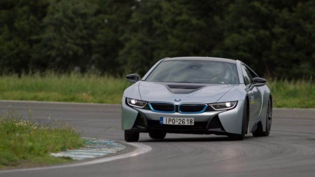 H BMW ετοιμάζει έκδοση M Performance για τo i8