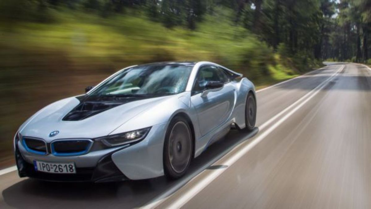 BMW: Ανακαλεί i8 για πρόβλημα στον έλεγχο ευστάθειας