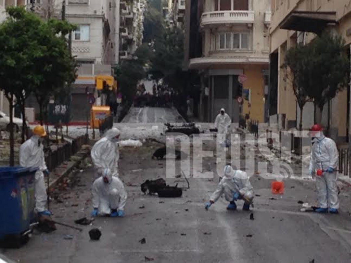 Τρομοκρατικό χτύπημα στην καρδιά της Αθήνας – Αυτοκίνητο με 75 κιλά εκρηκτικών εξερράγη στην οδό Αμερικής – Ο Χριστόδουλος Ξηρός πίσω από την επίθεση;