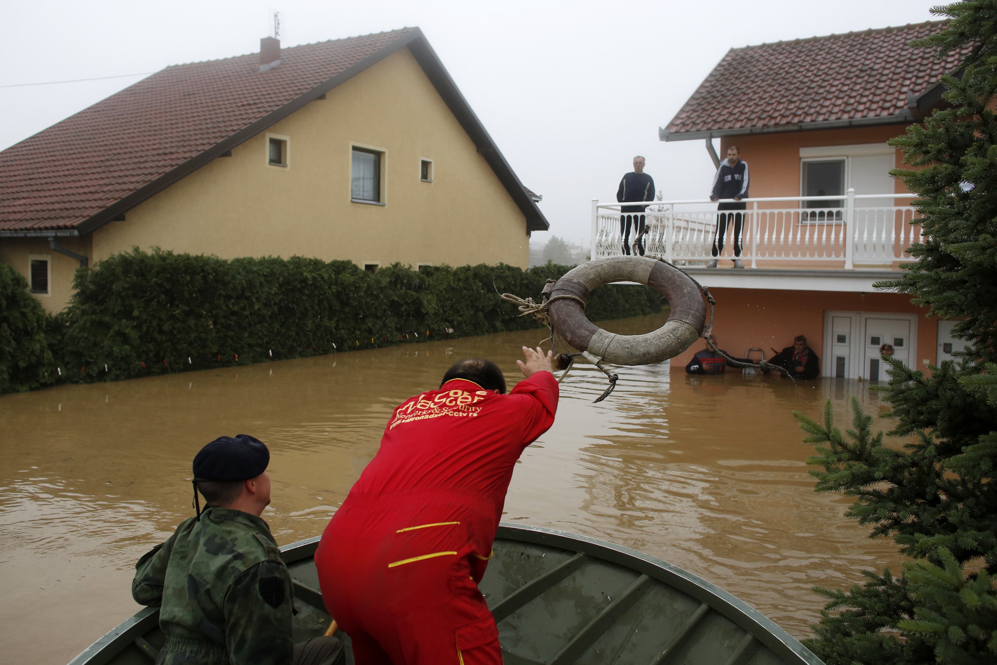 Ο πρώτος νεκρός στις καταστροφικές πλημμύρες της Βοσνίας