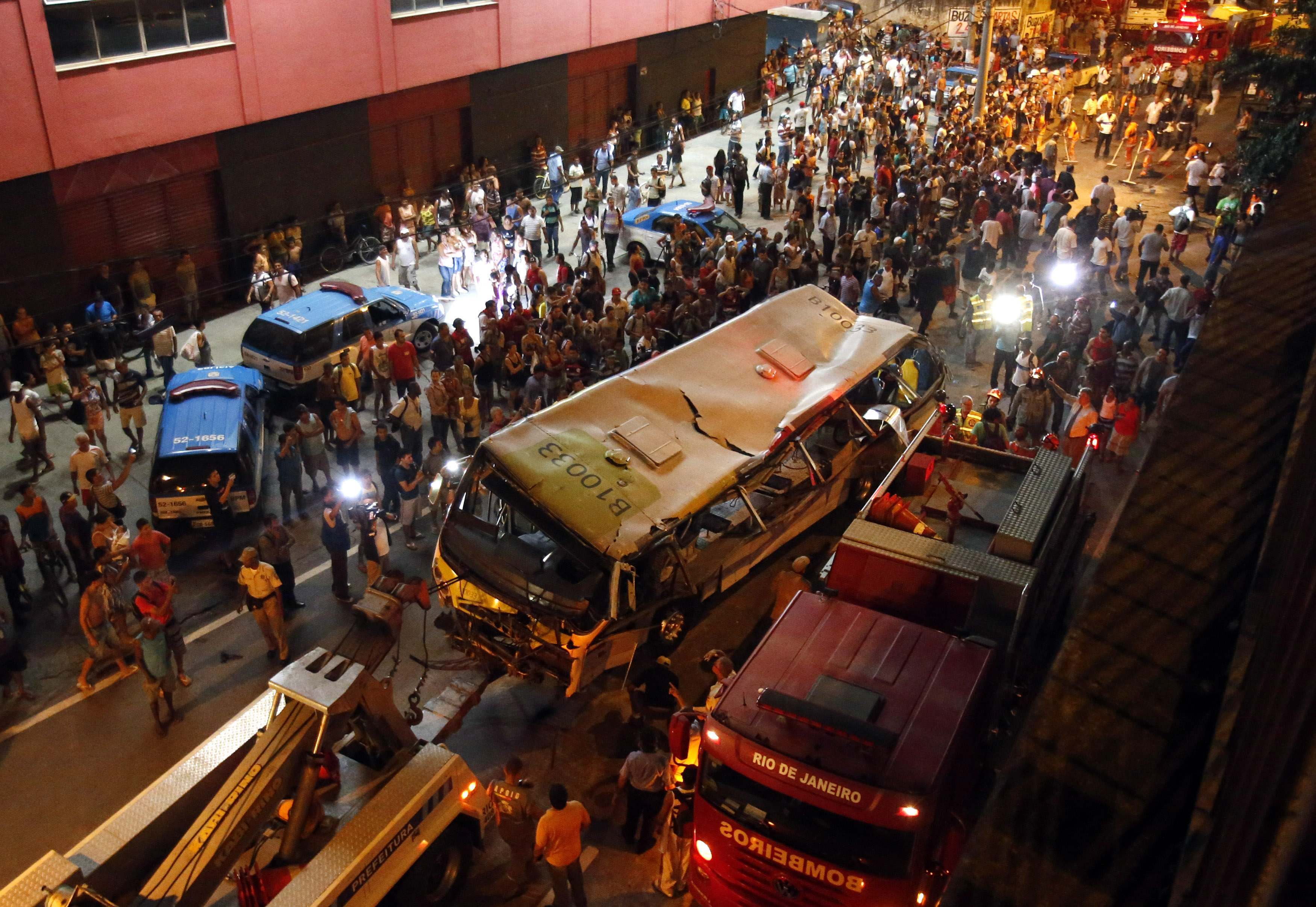 Βραζιλία: Λεωφορείο έπεσε από γέφυρα, επτά νεκροί (ΦΩΤΟ)