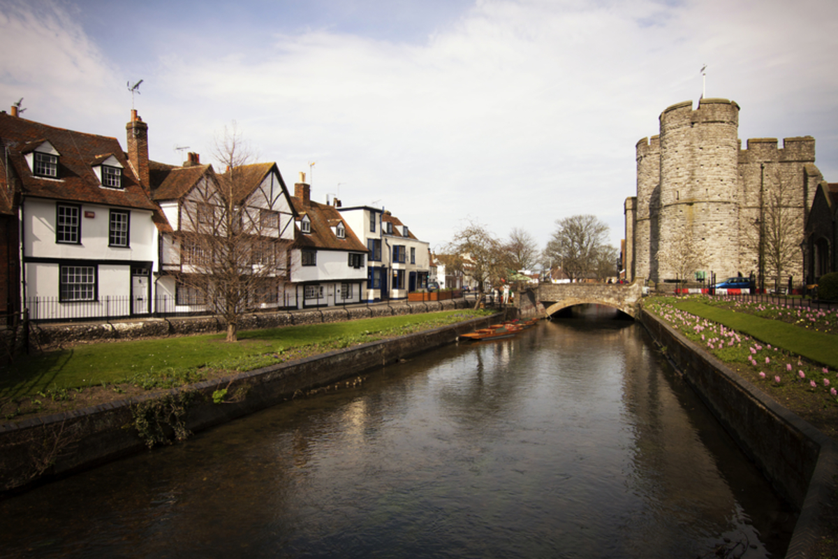 Αγαπάτε τα μυστήρια; Θα λατρέψετε το Canterbury!