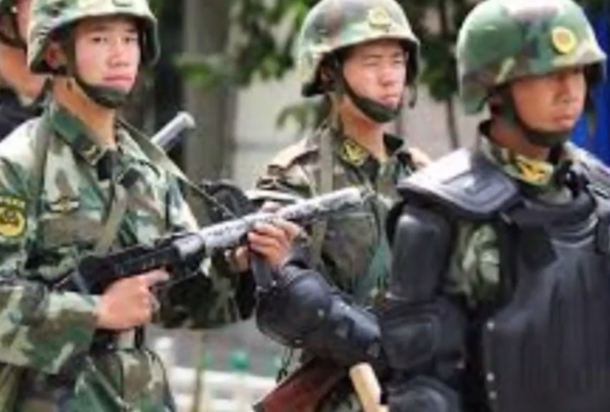 Κίνα: Αστυνομικοί σκότωσαν 13 “εξτρεμιστές” που είχαν επιτεθεί σε κτίριο δυνάμεων ασφαλείας
