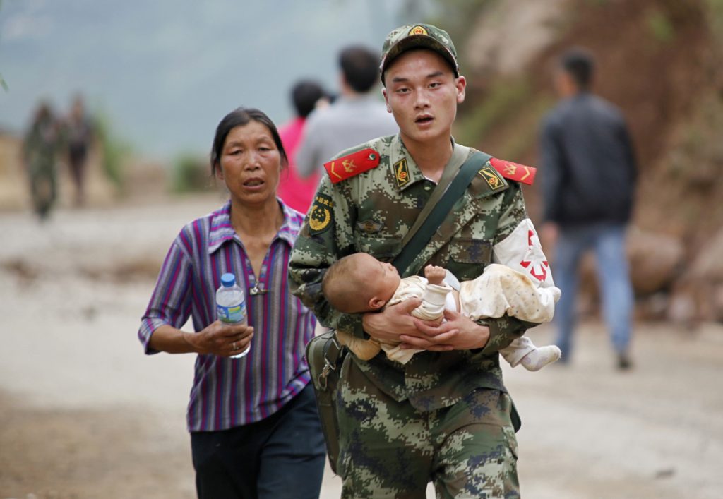 Πένθος στην Κίνα: Ξεπέρασαν τους 380 οι νεκροί από το σεισμό