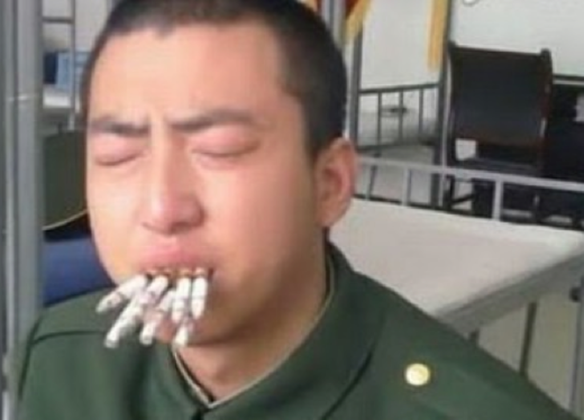 Σοκ το κόψιμο καπνίσματος στο στρατό της Κίνας