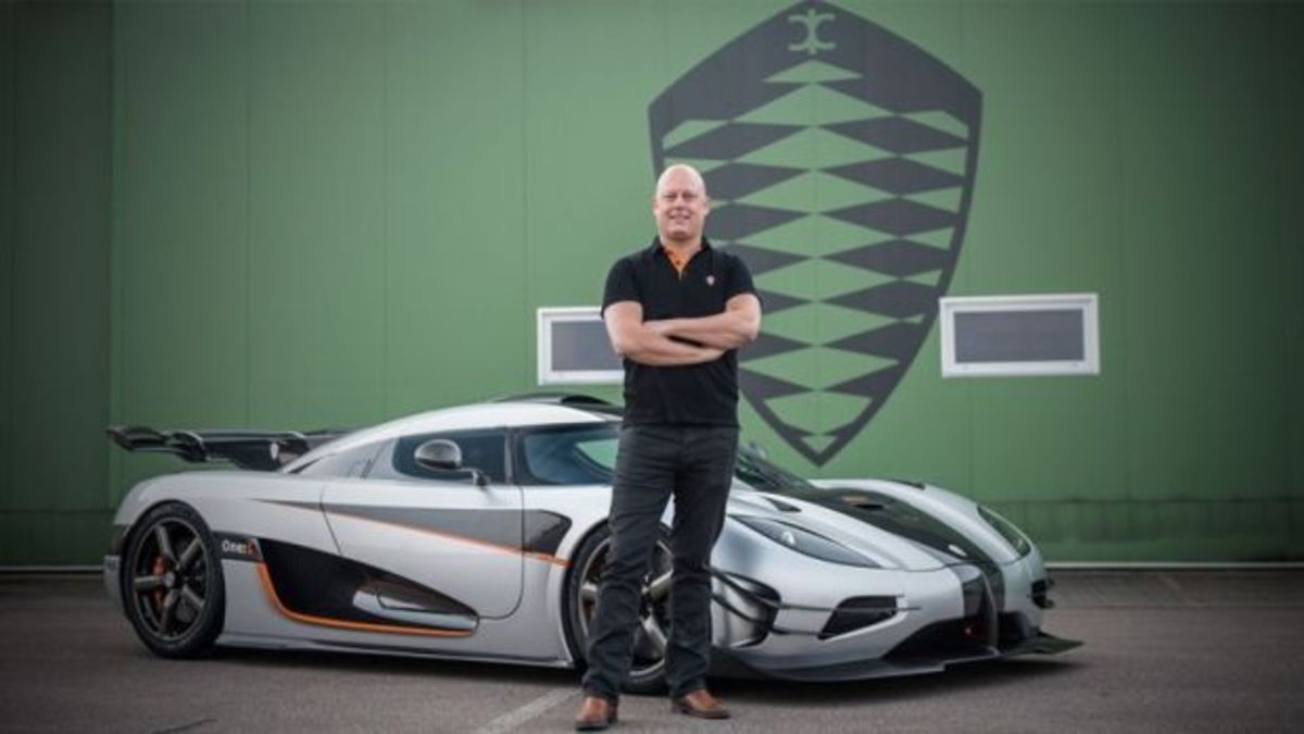 Με ένα σούπερκαρ της Koenigsegg ποτέ δεν είσαι μόνος! [vids]