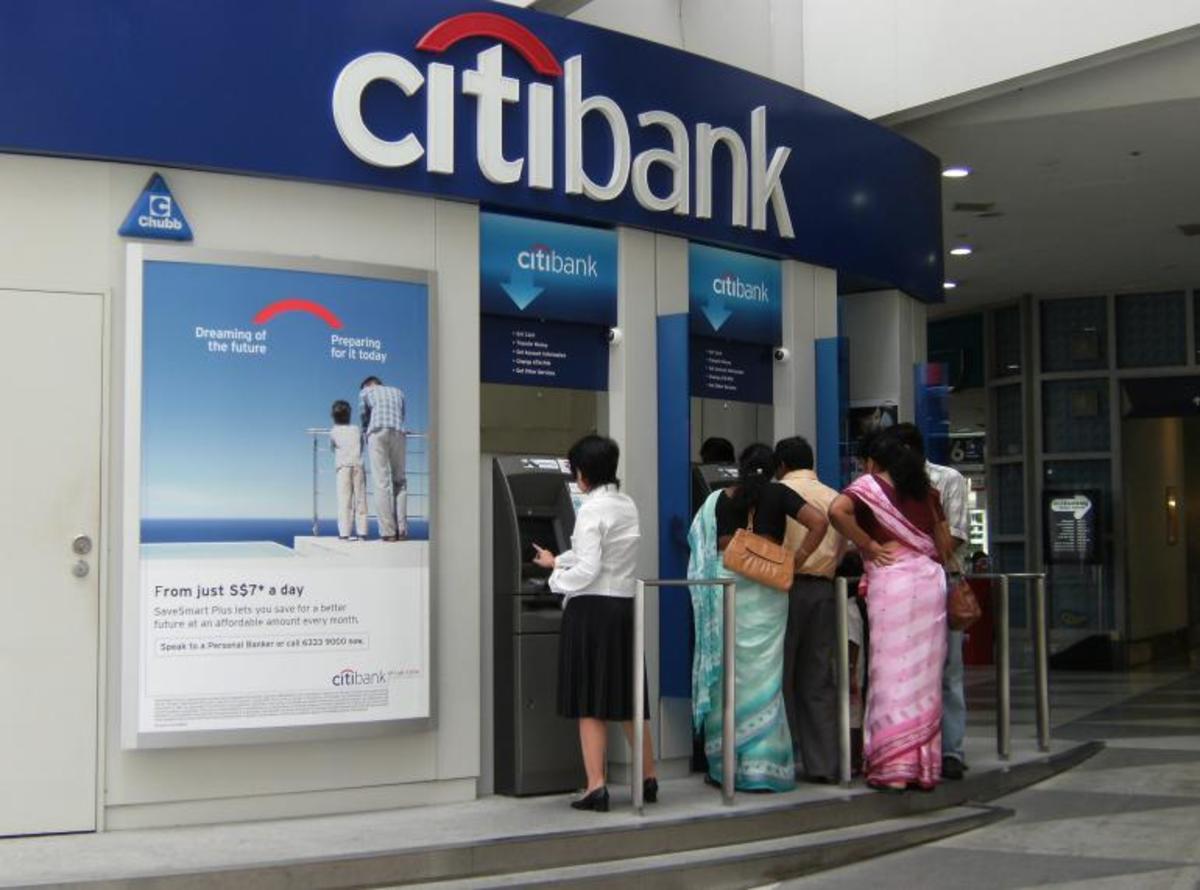 Οι τράπεζες γεμίζουν με χρήματα τα ΑΤΜ – Φοβούνται στάση πληρωμών