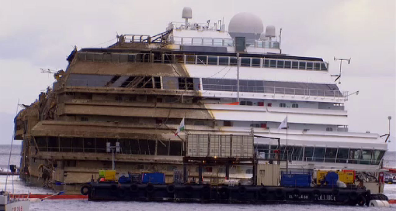 Έξαλλοι πανηγυρισμοί για την ανέλκυση του Costa Concordia – ΔΕΙΤΕ LIVE