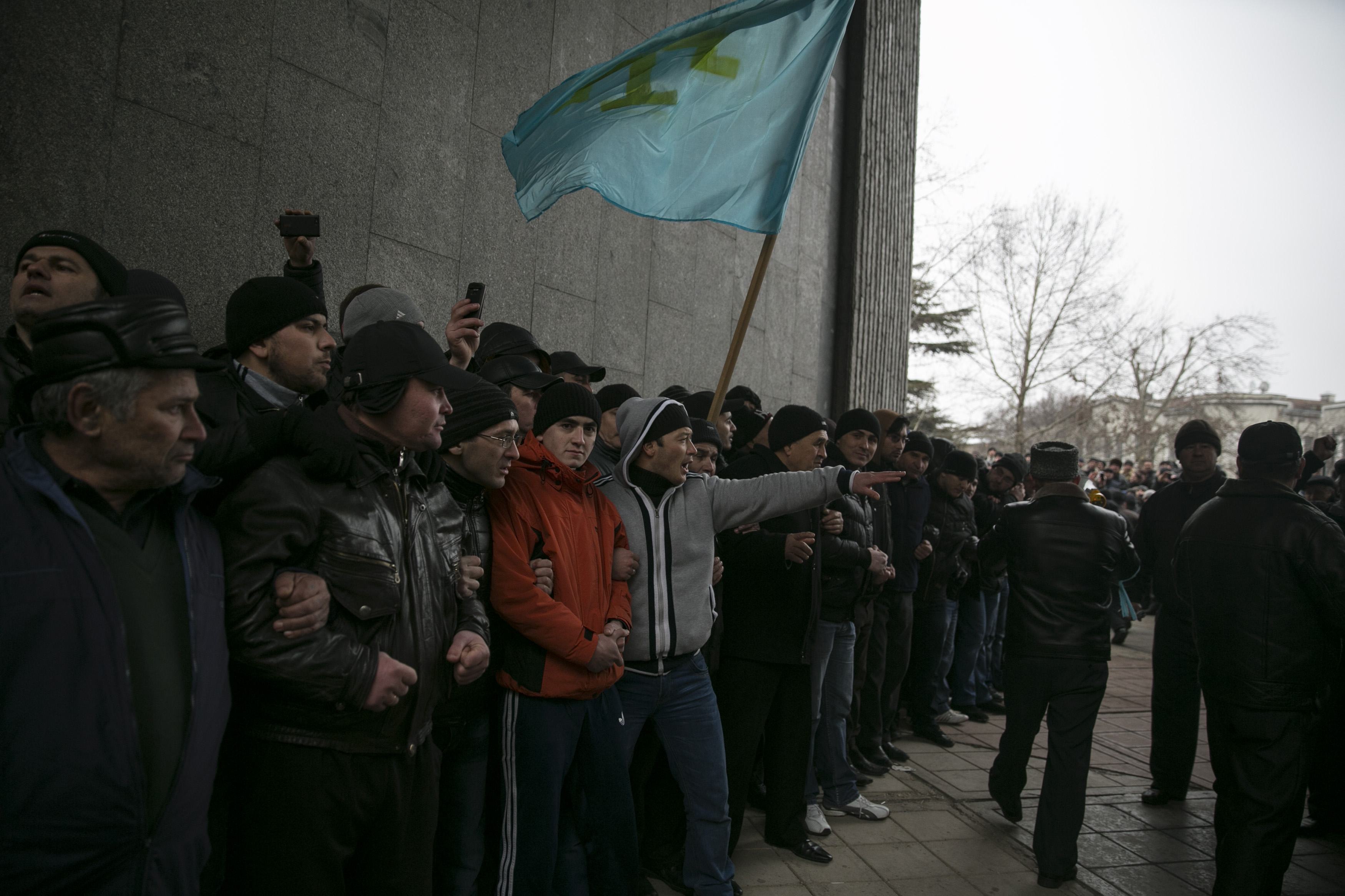 Ένα βήμα πριν τον διαμελισμό η Ουκρανία – Δημοψήφισμα για το αν η Κριμαία θα αποσχιστεί – “Εμφανίστηκε” ο Γιανουκόβιτς, ζήτησε άσυλο στη Ρωσία
