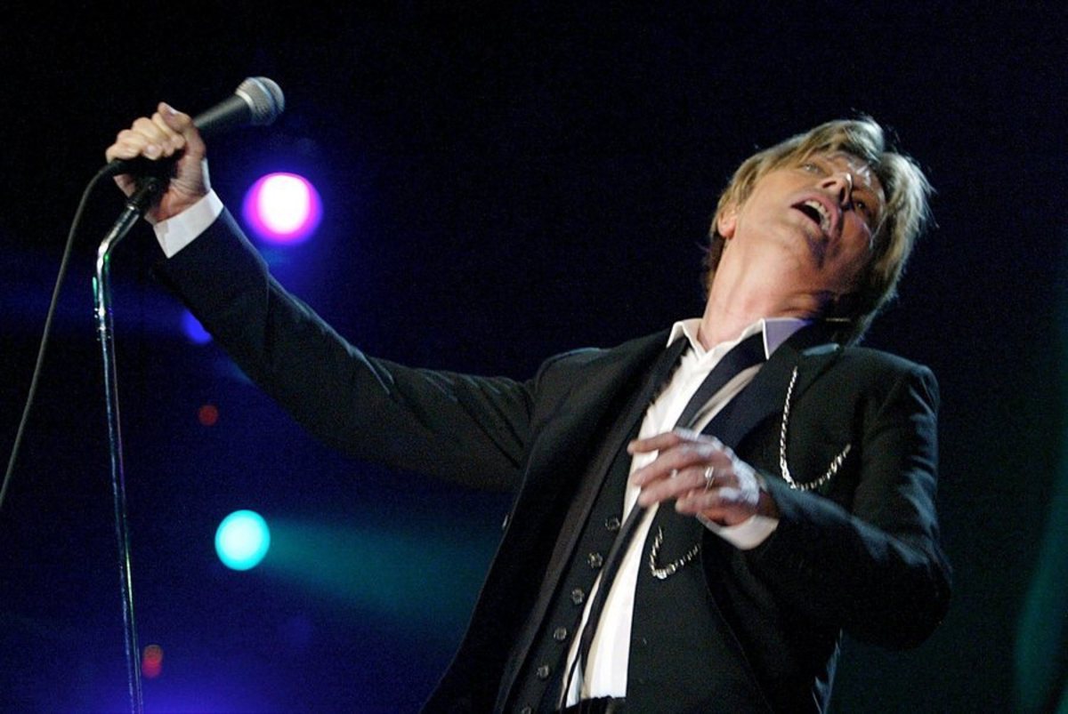 David Bowie, ο θρύλος: Ένας άνθρωπος, 1000 πρόσωπα, εκατομμύρια θαυμαστές και μια ΥΠΟΚΛΙΣΗ