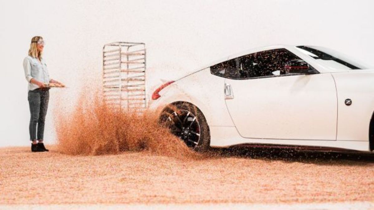 Ένα Nissan 370Z NISMO σε ρόλο… ζαχαροπλάστη! (VIDEO)