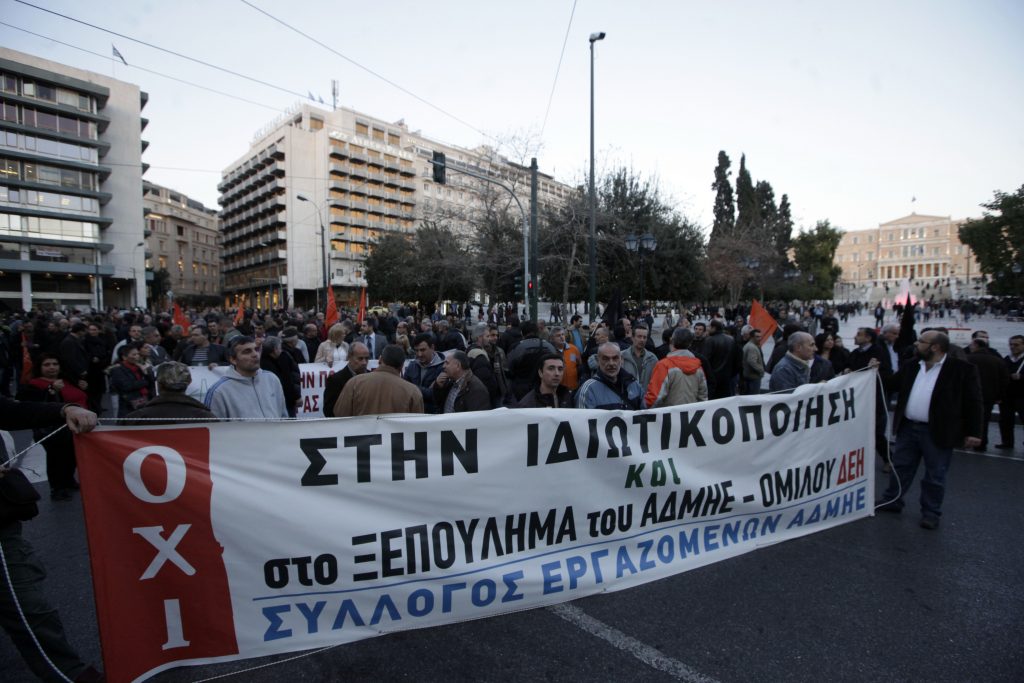 24ωρες επαναλαμβανόμενες απεργίες από απόψε τα μεσάνυχτα εξήγγειλαν εργαζόμενοι της ΔΕΗ