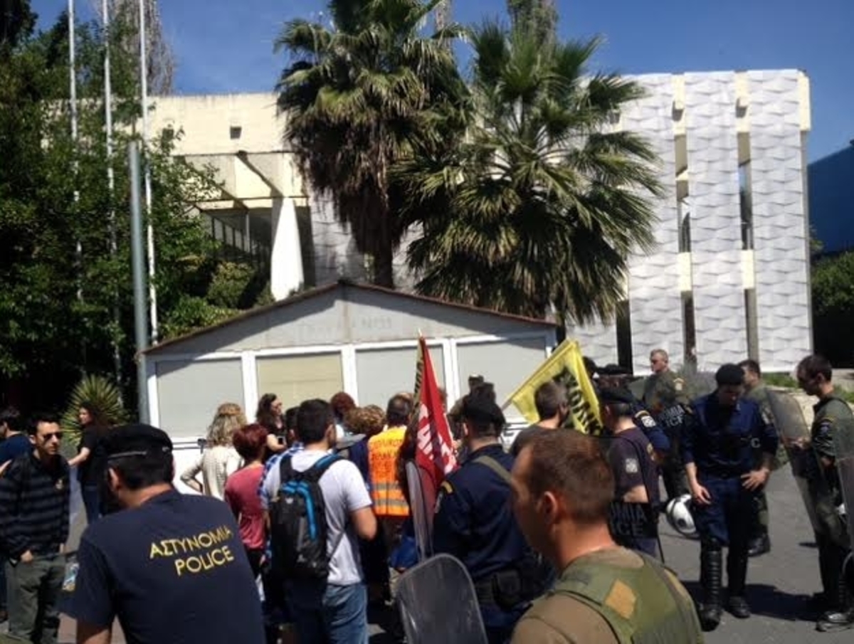 Διαμαρτυρία και ΜΑΤ έξω από την ομιλία Βενιζέλου στη ΔΕΘ (ΦΩΤΟ-VIDEO)