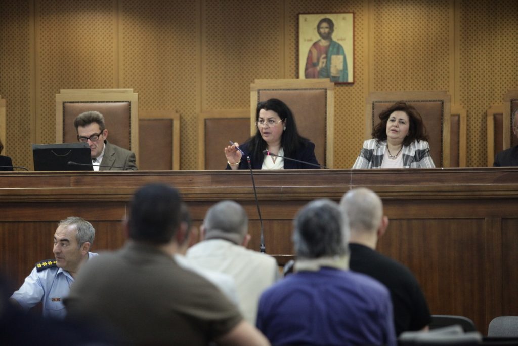 Δίκη Χρυσής Αυγής: Οργισμένη ανακοίνωση των δικηγόρων της οικογένειας Φύσσα