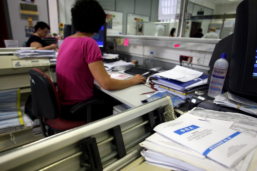 “Εξετάσεις” για 206.000 δημοσίους υπαλλήλους – Από κόσκινο οι φάκελοι με τα τυπικά προσόντα