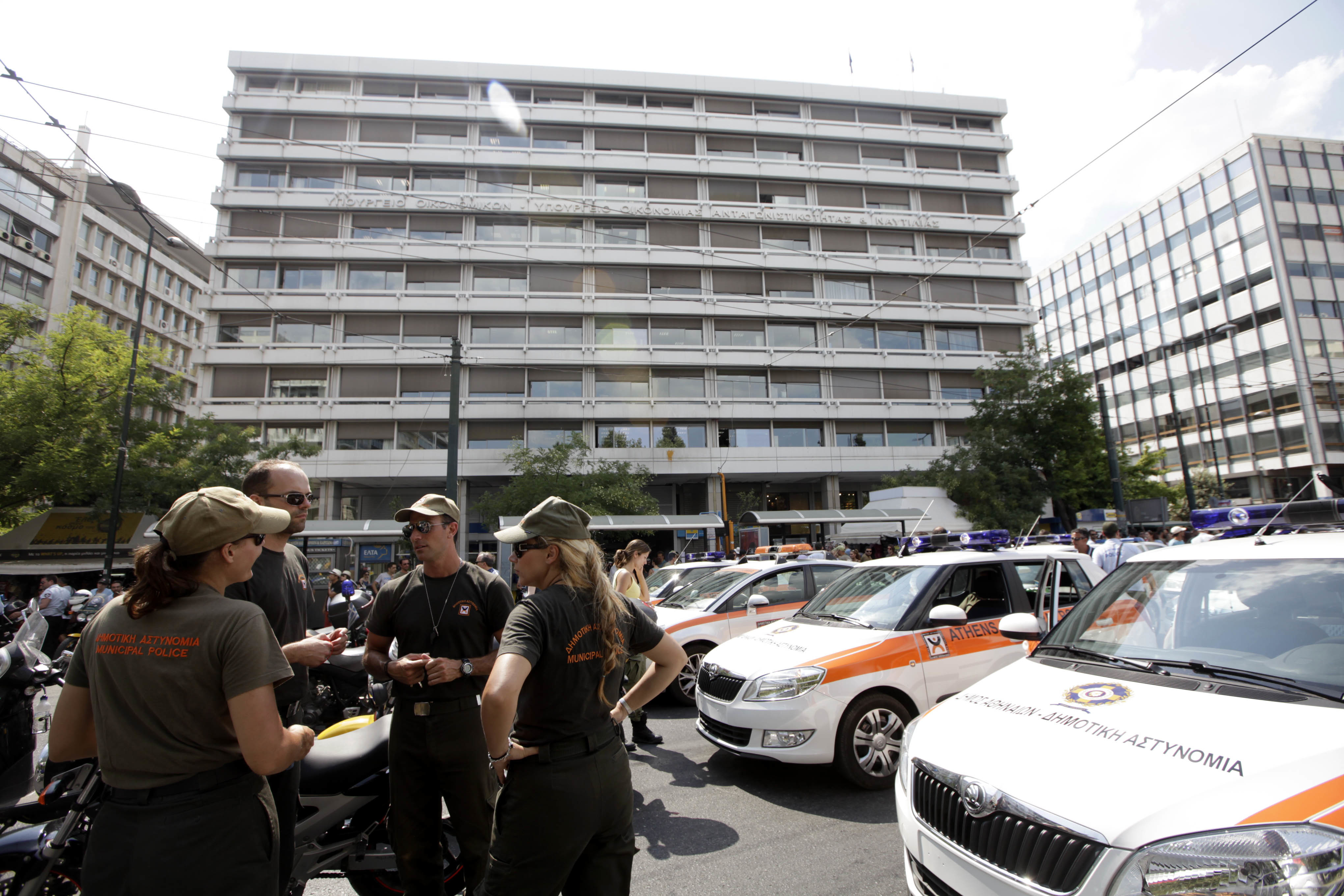 “Έπιασαν” 30 δημοτικούς αστυνομικούς με πλαστά δικαιολογητικά