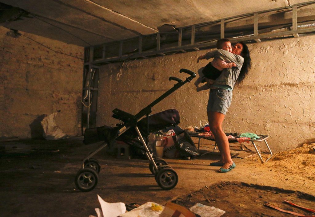 Βομβάρδισαν παιδικό σταθμό στο Ντονέτσκ – Τουλάχιστον δέκα νεκρά παιδιά (video)