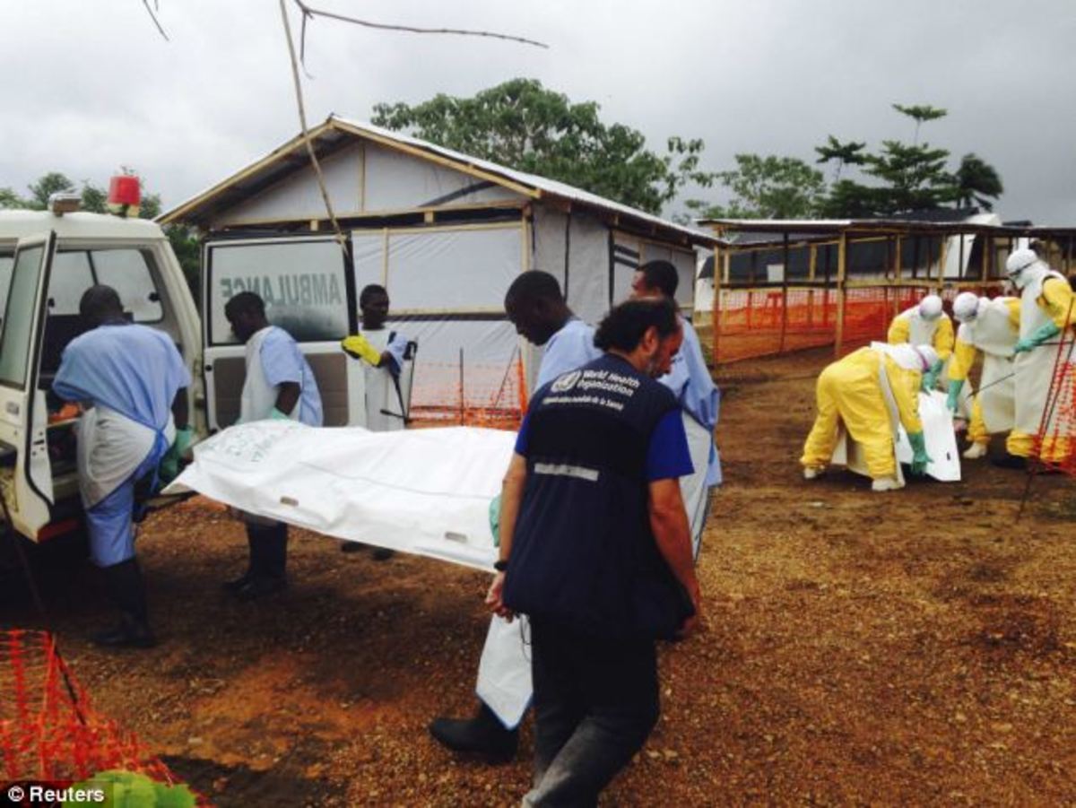 Λιβερία: Ο φόβος για τον Έμπολα γιγαντώνεται! – Πετούν στο δρόμο τους νεκρούς τους για να μην μπουν σε καραντίνα!