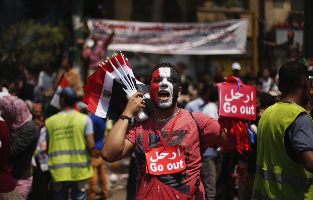 Αίγυπτος: Νέα συνάντηση του Μόρσι με τον αρχηγό των ενόπλων δυνάμεων – Συνεχίζονται οι διαδηλώσεις (ΦΩΤΟ)