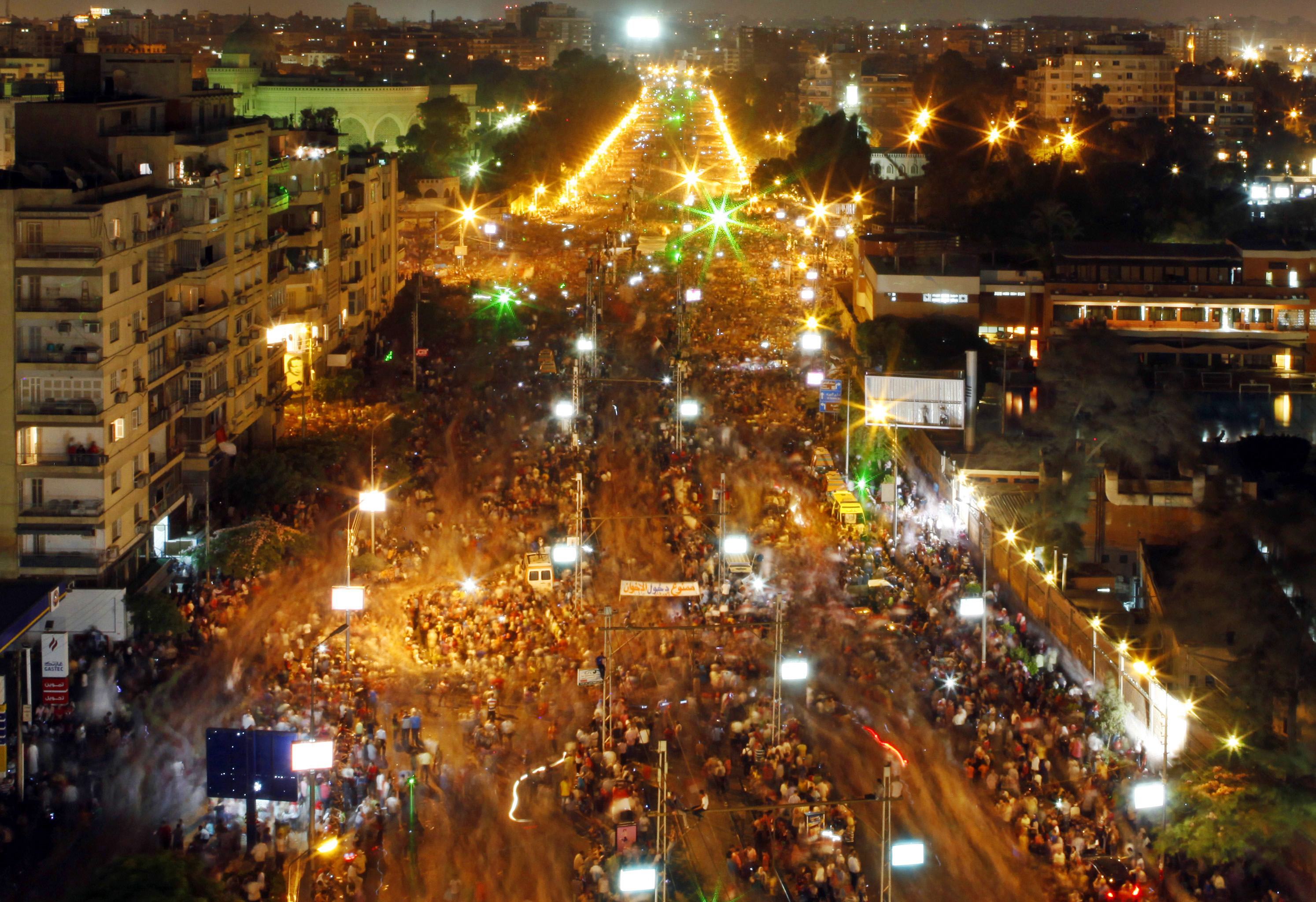 Χάος ξανά στην Αίγυπτο: επτά νεκροί στις διαδηλώσεις κατά του Μόρσι