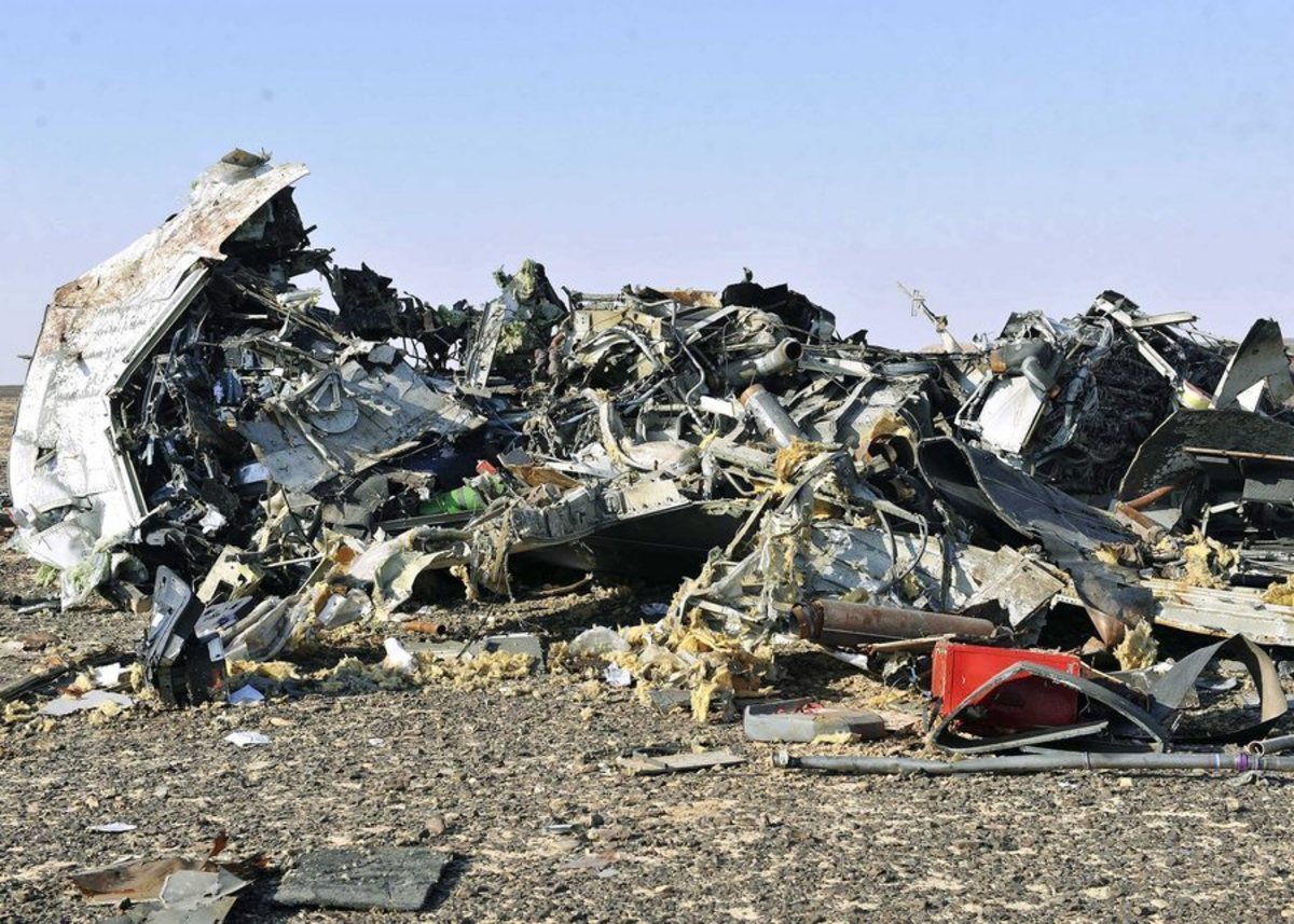 Συντριβή Airbus: Διαλύθηκε ή εξερράγη στον αέρα! Υπήρχε βόμβα στο αεροπλάνο; – Μύλος με το αν ο πιλότος εξέπεμψε SOS