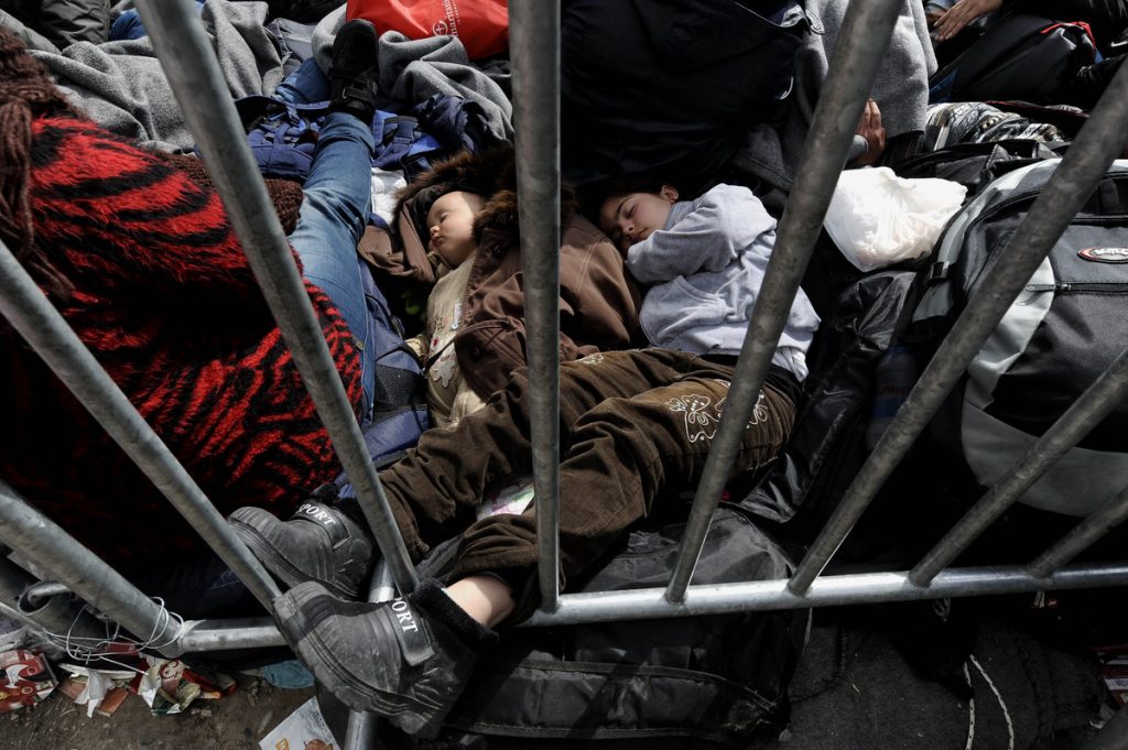 Ειδομένη: Απεργία πείνας ξεκινούν απελπισμένοι πρόσφυγες μετά το ατύχημα 12χρονου σε γραμμές τρένου