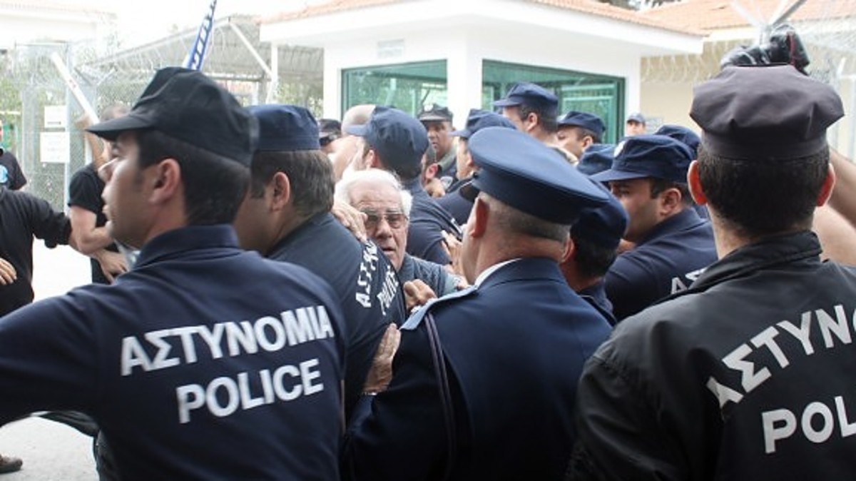Independent: Η κρίση κάνει ρατσιστές τους Κύπριους