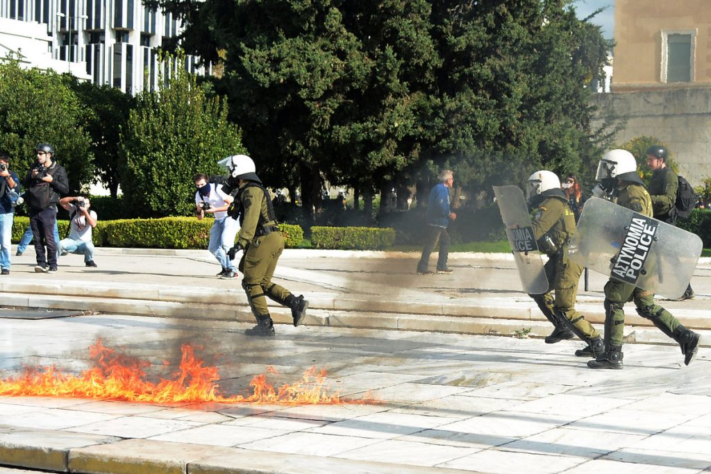 Απεργία 3 Δεκεμβρίου: Πορείες με λίγο κόσμο και μικρή δόση μολότωφ