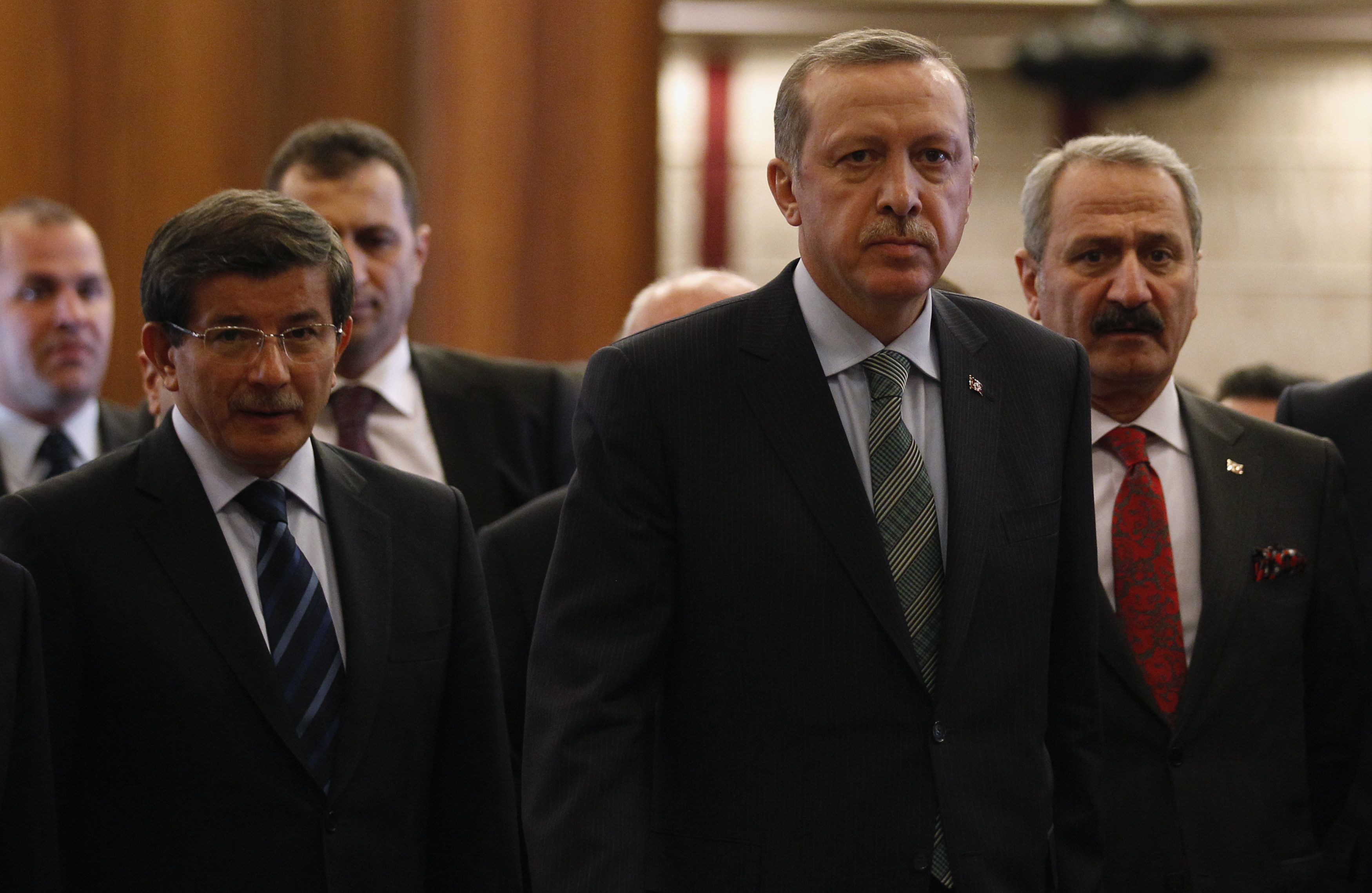 “Έβγαλε γλώσσα” στον Ερντογάν ο αντιπρόεδρός του: “Σου δίνουν λάθος πληροφορίες”