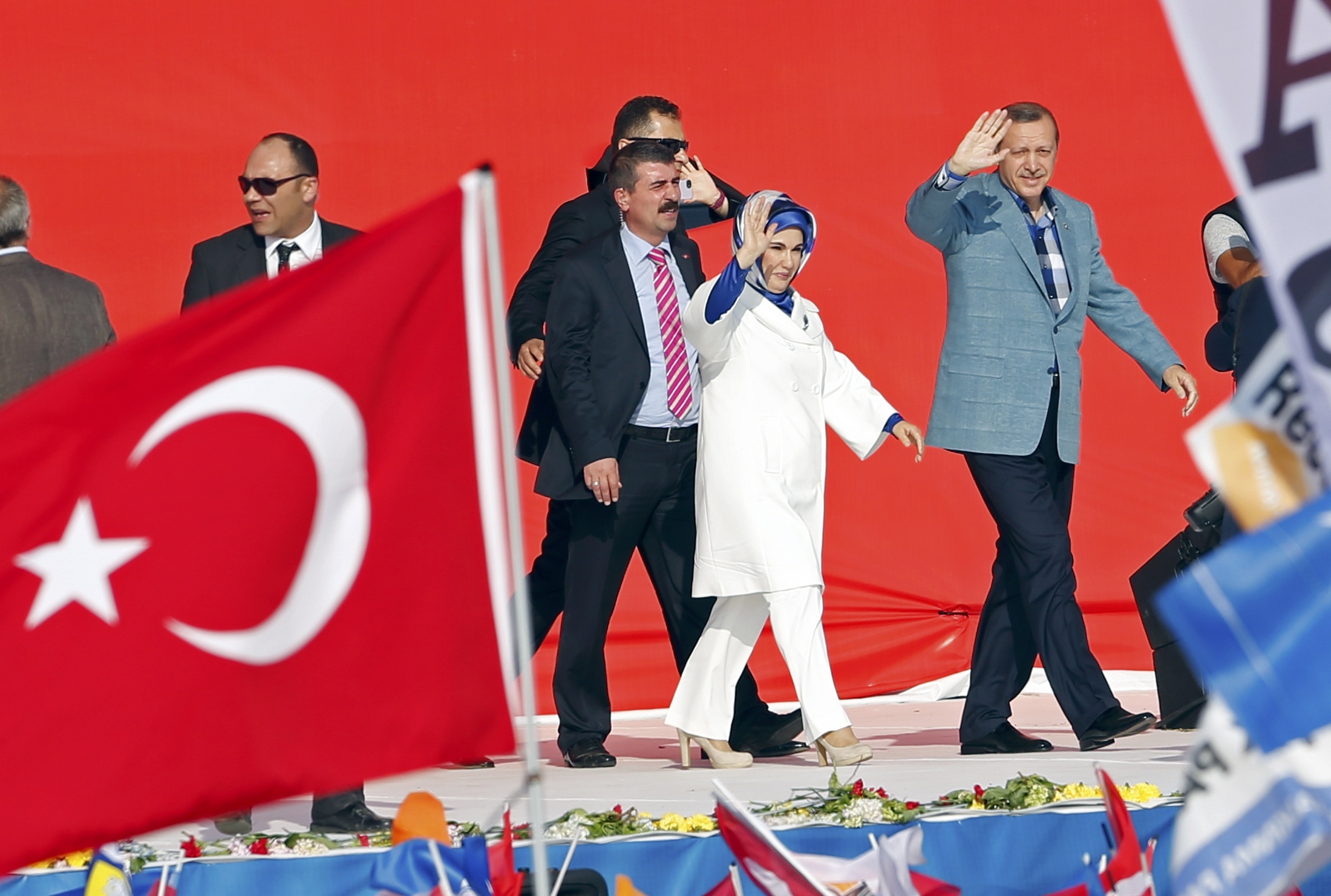 Παραλήρημα Ερντογάν στους οπαδούς του: Είμαι ο καλύτερος πρωθυπουργός! – Και στην Ελλάδα έγιναν τα ίδια, αλλά τους έδωσαν λεφτά!