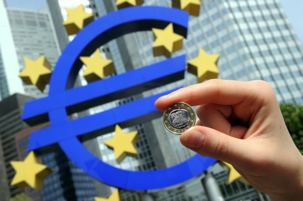 Σε αρνητικό ρεκόρ 11 ετών το ευρώ λόγω ΣΥΡΙΖΑ