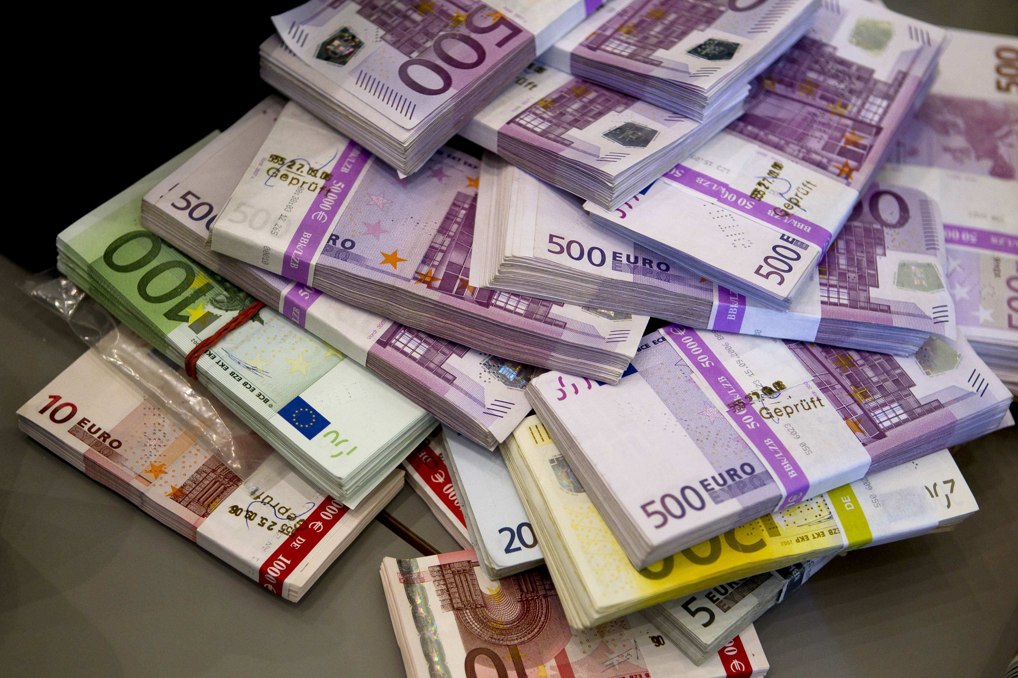 Πλεόνασμα 395 εκ. ευρώ για τους ΟΤΑ και μείωση δαπανών