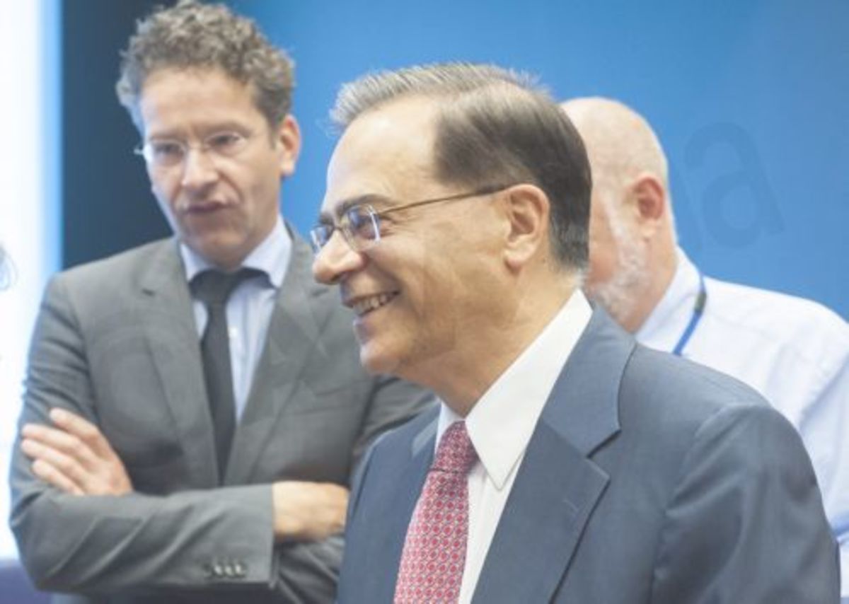 Η “παρθενική” εμφάνιση Χαρδούβελη στο Eurogroup – Τα άκουσε με το καλησπέρα από τον Όλι Ρεν