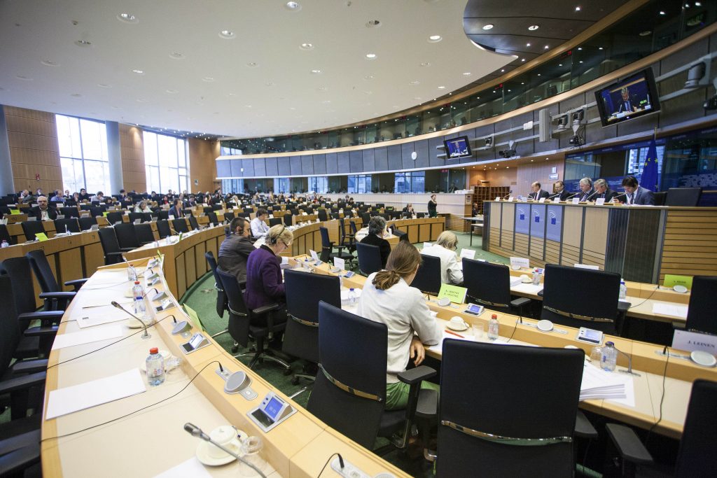 Το Ευρωκοινοβούλιο “κράζει” την τρόικα αλλά μέχρι εκεί! Την κατηγορεί σε θέματα δημοκρατικής νομιμοποίησης μέχρι και σε ζητήματα διαφάνειας