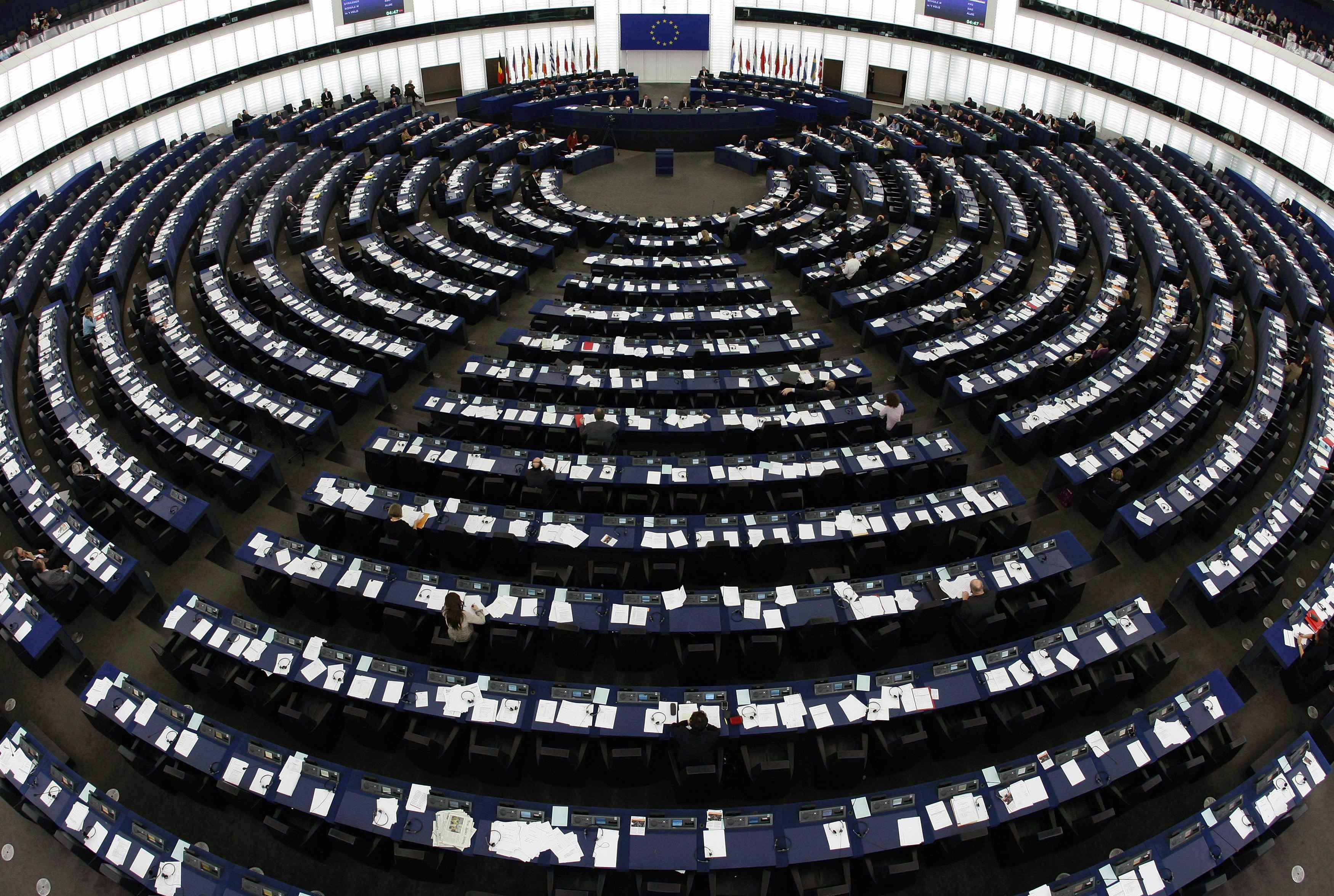 Ευρωπαϊκό Κοινοβούλιο: Κατάρα η τρόικα – Δεν λειτούργησε σωστά – Έσωσε μεν χώρες από την χρεοκοπία αλλά λειτούργησε με αδιαφάνεια