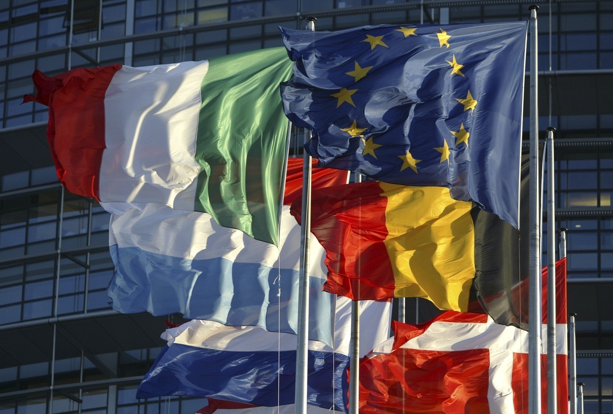 Βρυξέλλες προς ΣΥΡΙΖΑ: Μονόδρομος η παράταση του Μνημονίου